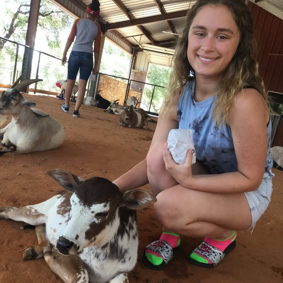 Meet your Posher, Kayla - Picture 1 of 1